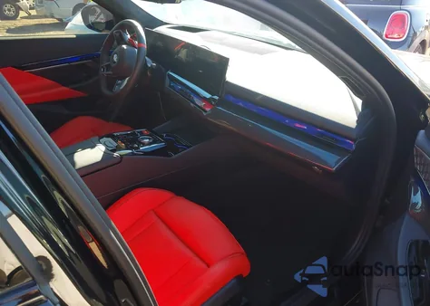 2026 BMW M5 z USA, uszkodzony, nr VIN WBS83FK03TCV38309